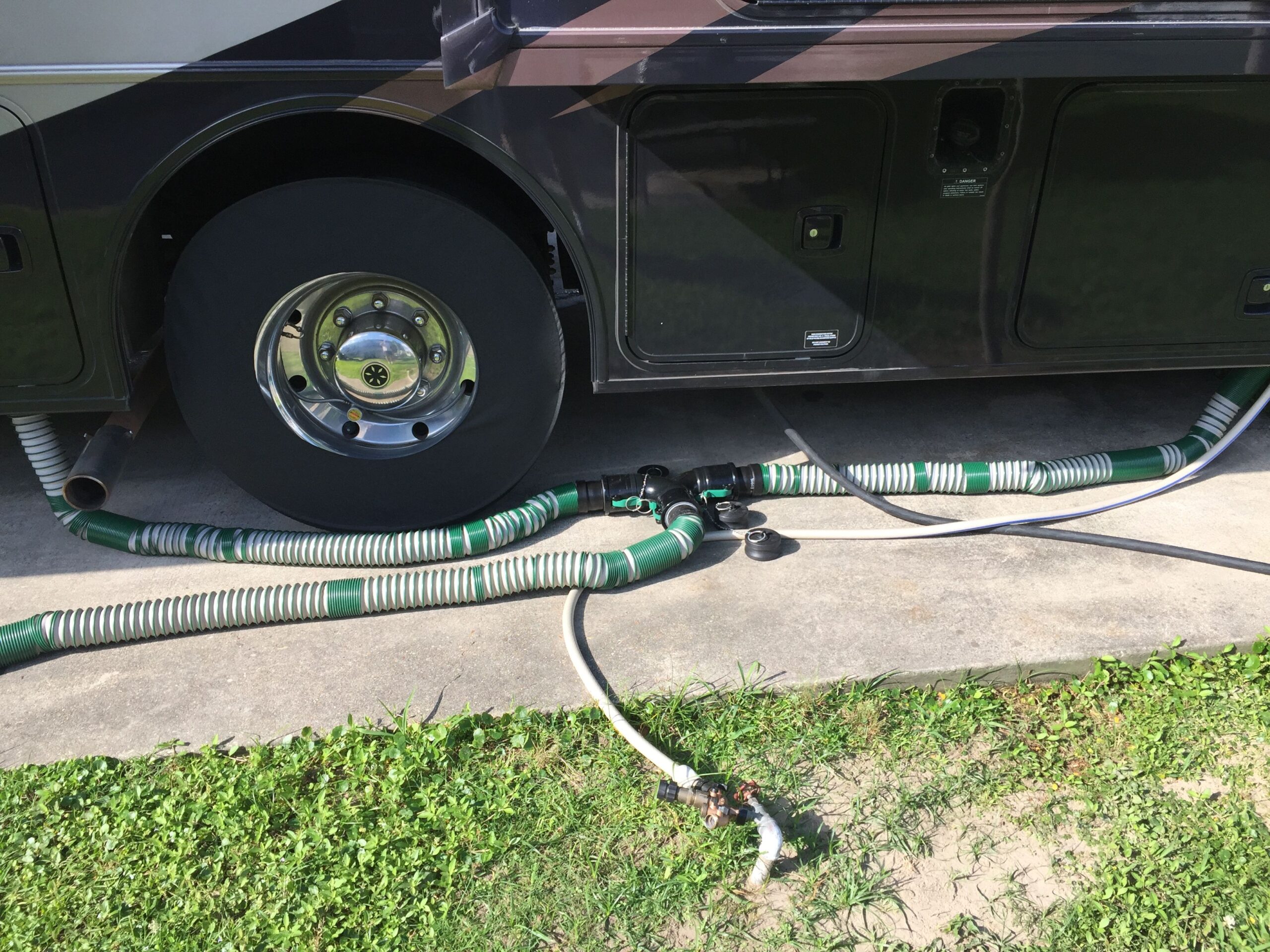 5931 Waste Master® 2 Outlet Sewer Hose Kit in Use close up